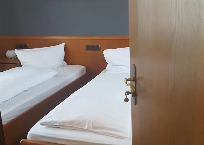 Alt Steinbach Hotel 2*